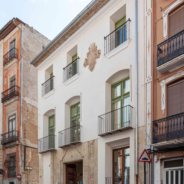 RESTAURACIÓN DE LA CASA ROVIRA COMO BIBLIOTECA