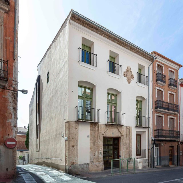 RESTAURACIÓN DE LA CASA ROVIRA COMO BIBLIOTECA