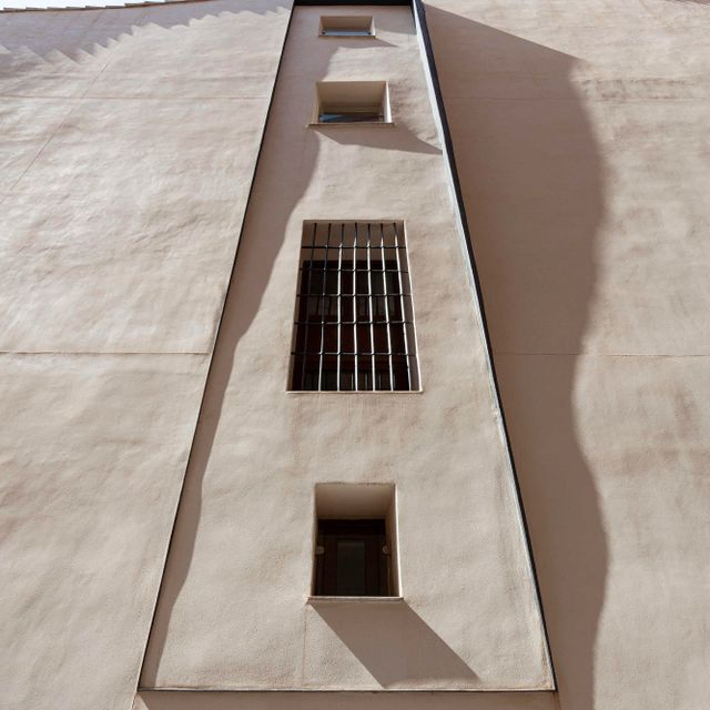 RESTAURACIÓN DE LA CASA ROVIRA COMO BIBLIOTECA