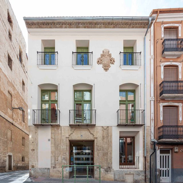 RESTAURACIÓN DE LA CASA ROVIRA COMO BIBLIOTECA