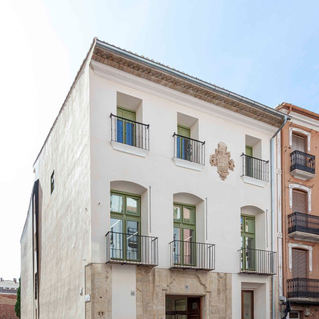 RESTAURACIÓN DE LA CASA ROVIRA COMO BIBLIOTECA