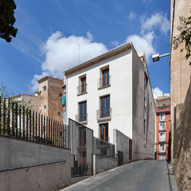 RESTAURACIÓN DE LA CASA ROVIRA COMO BIBLIOTECA